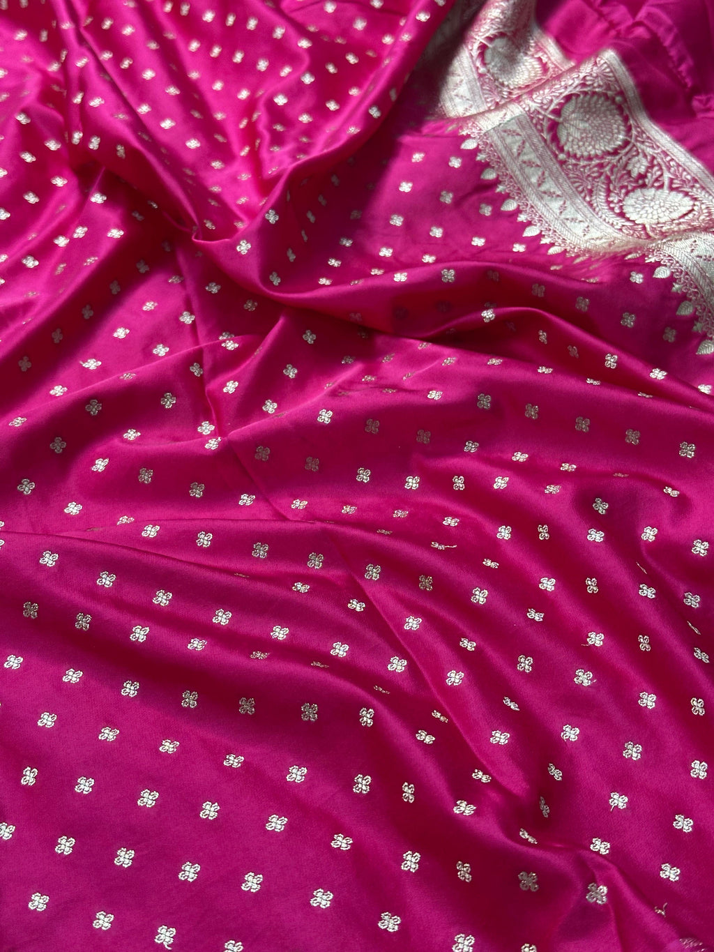 Magenta Mashru Silk Banarasi Saree Woven with Golden Zari