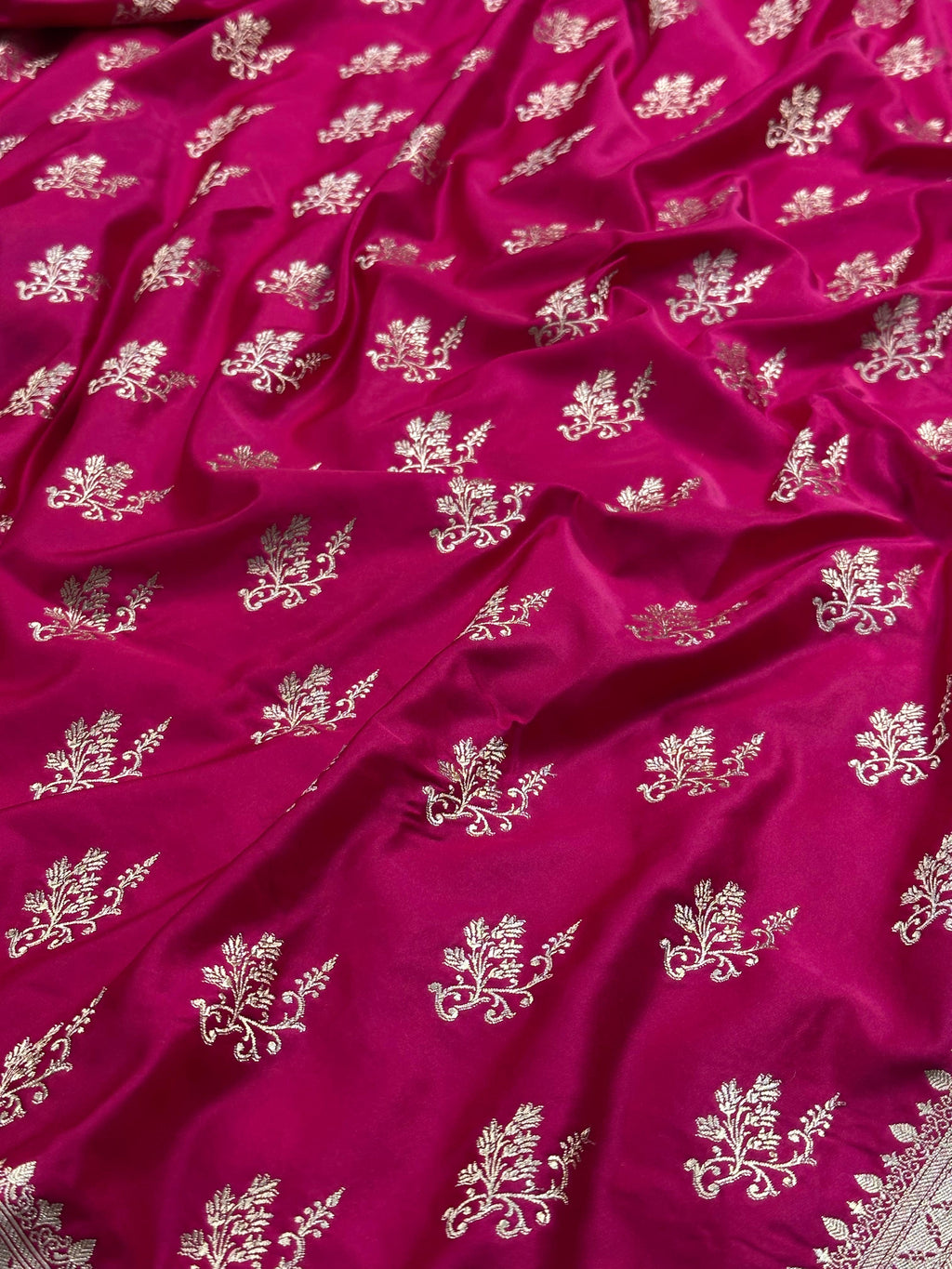 Magenta Mashru Silk Banarasi Saree Woven with Golden Zari
