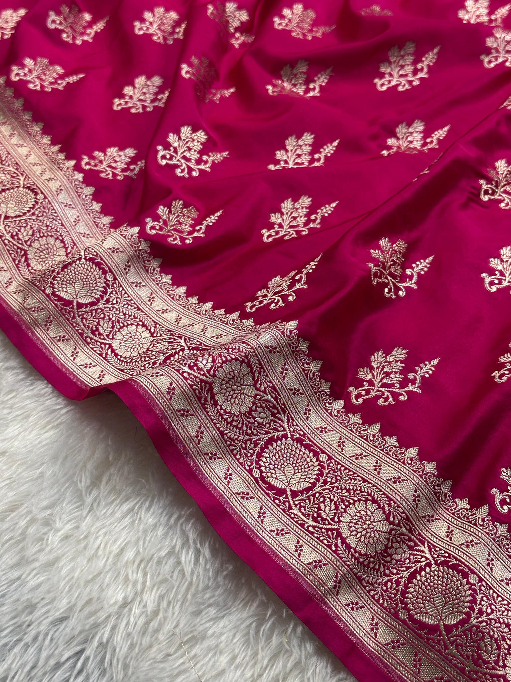 Magenta Mashru Silk Banarasi Saree Woven with Golden Zari