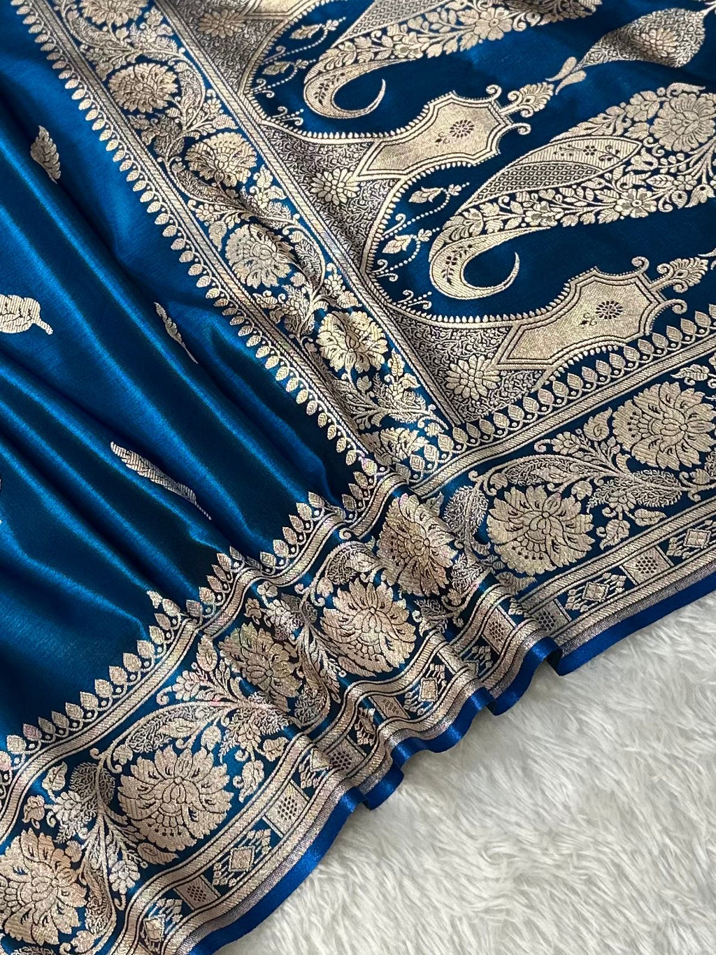 Royal   Peacock   Booti   Satin   Silk   Saree
