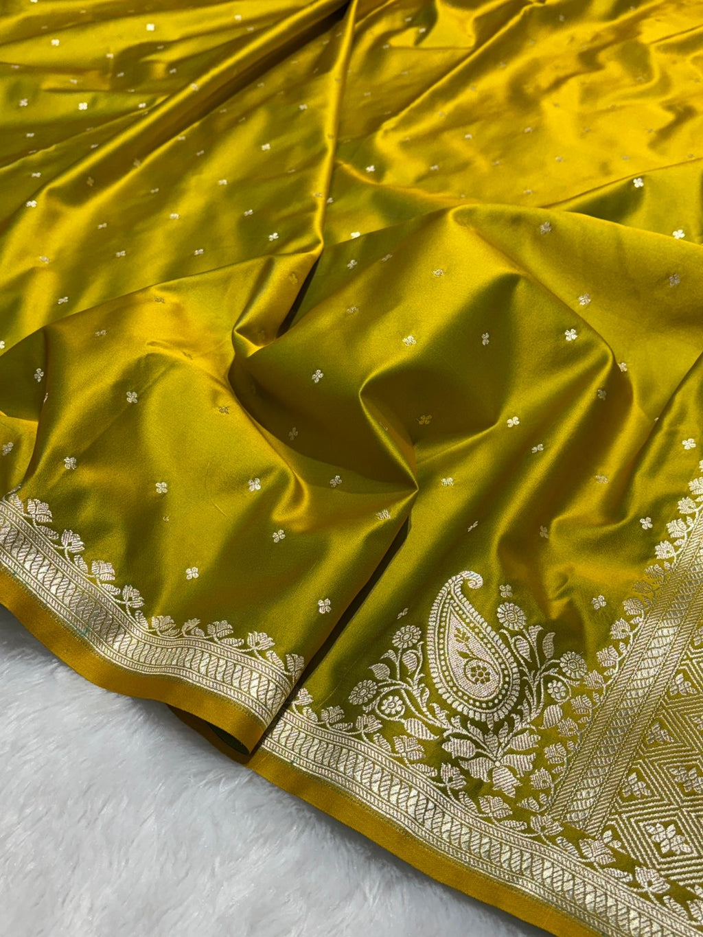Mashru Silk Banarasi Saree in Buti Pattern
