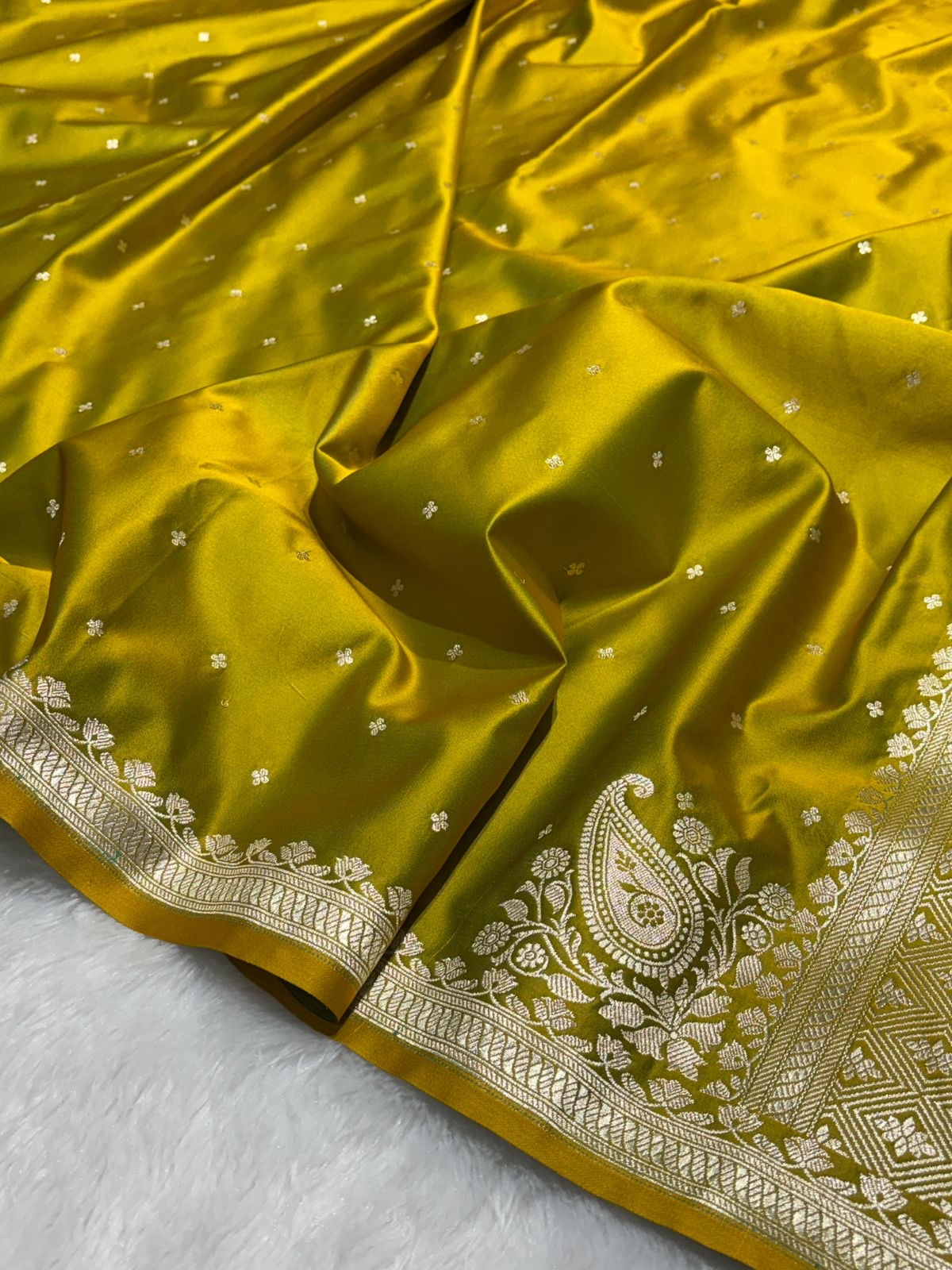 Mashru Silk Banarasi Saree in Buti Pattern