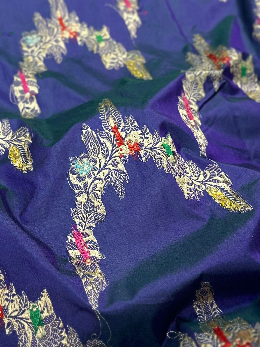 Dual Shade Pure Katan Silk Kadua Weave Banarasi Saree with Menakari Jaal Pattern