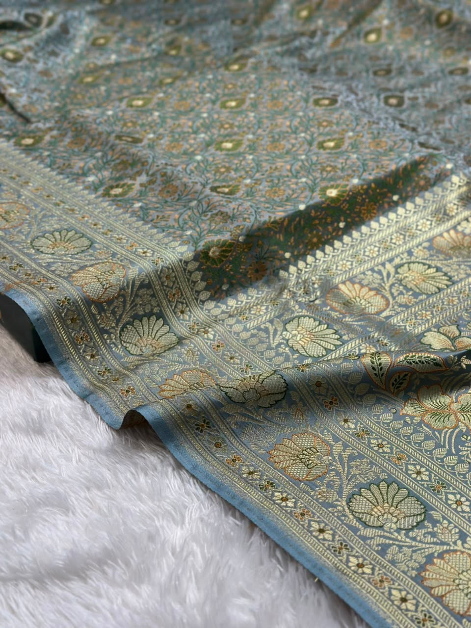 Shade Of Green and Gold MAshru Tanchui Banarasi Saree