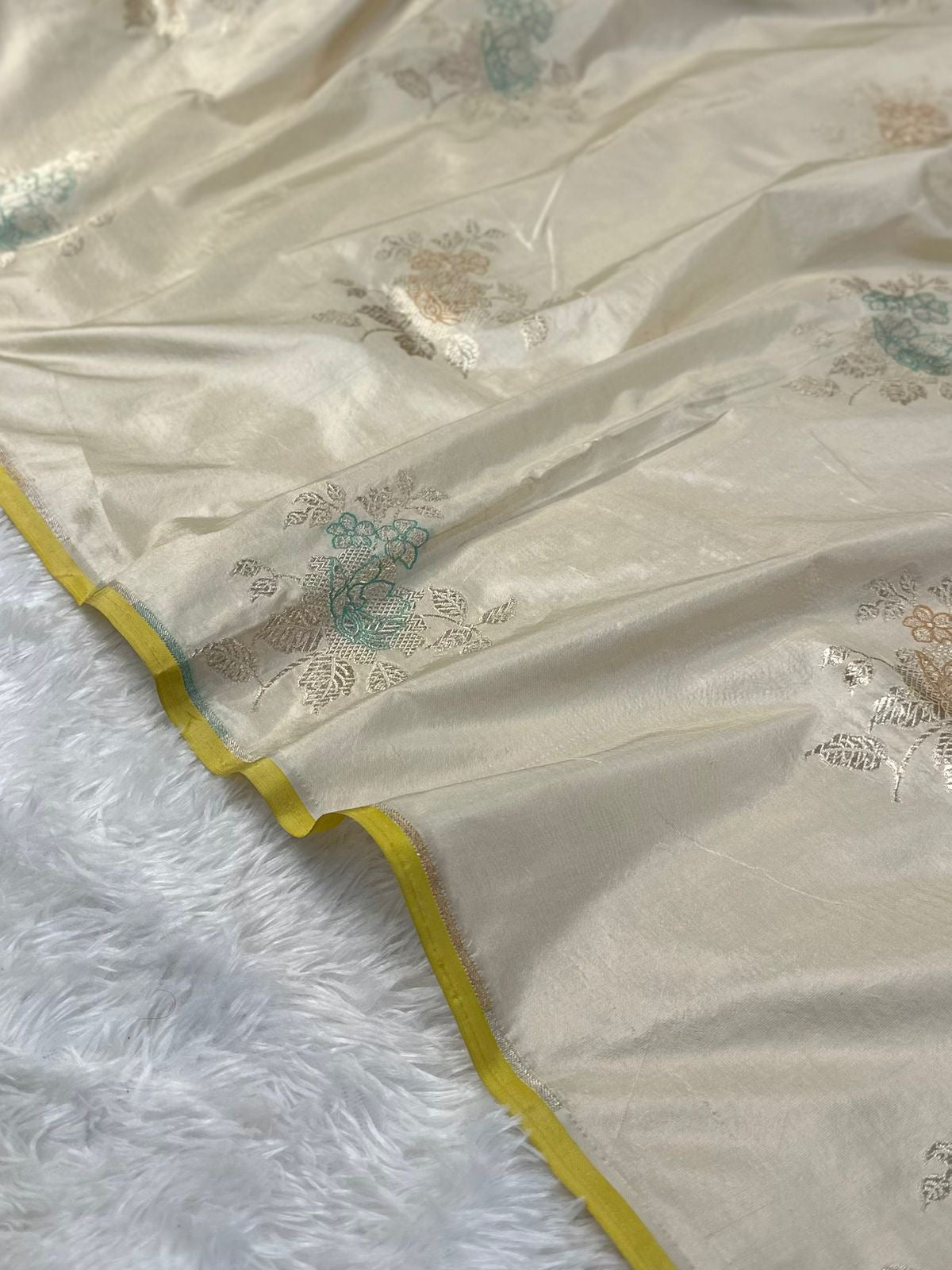 Ivory Handwoven Pure katan kadua Meena Buta Banarasi Silk Saree