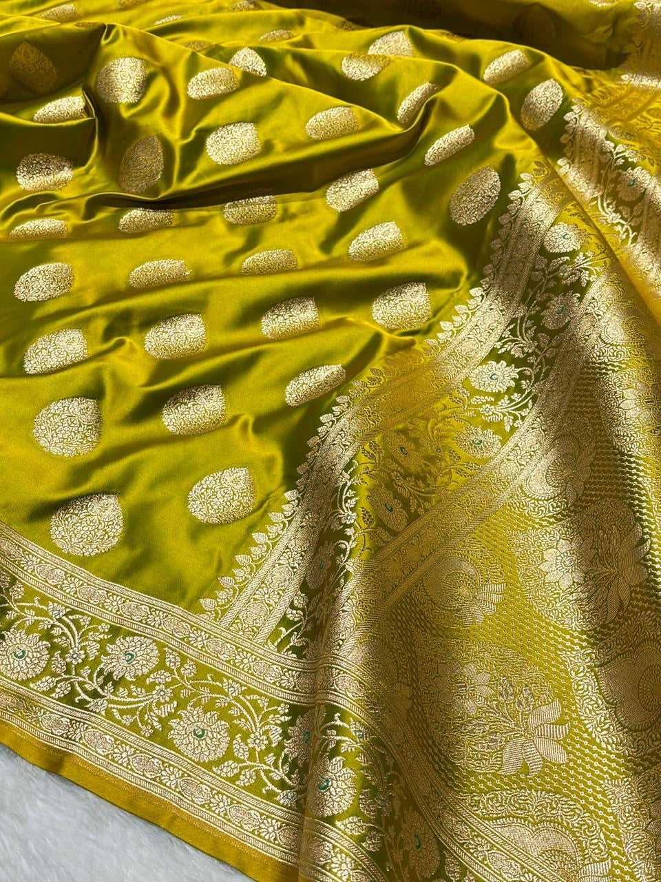 Mehendi Green Mashru Silk Premium Banarasi Saree