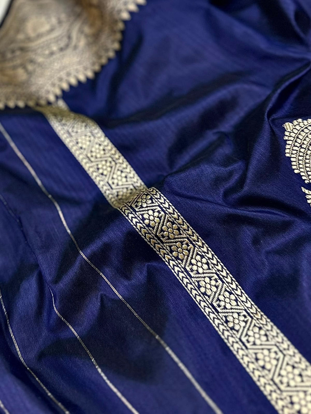 Navy Blue Pure Katan Handloom Kadua Weaved Banarasi Saree