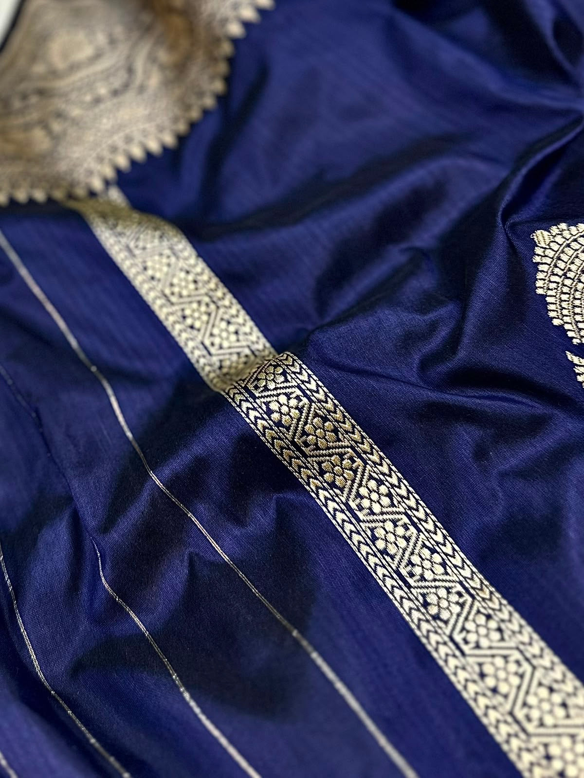 Navy Blue Pure Katan Handloom Kadua Weaved Banarasi Saree