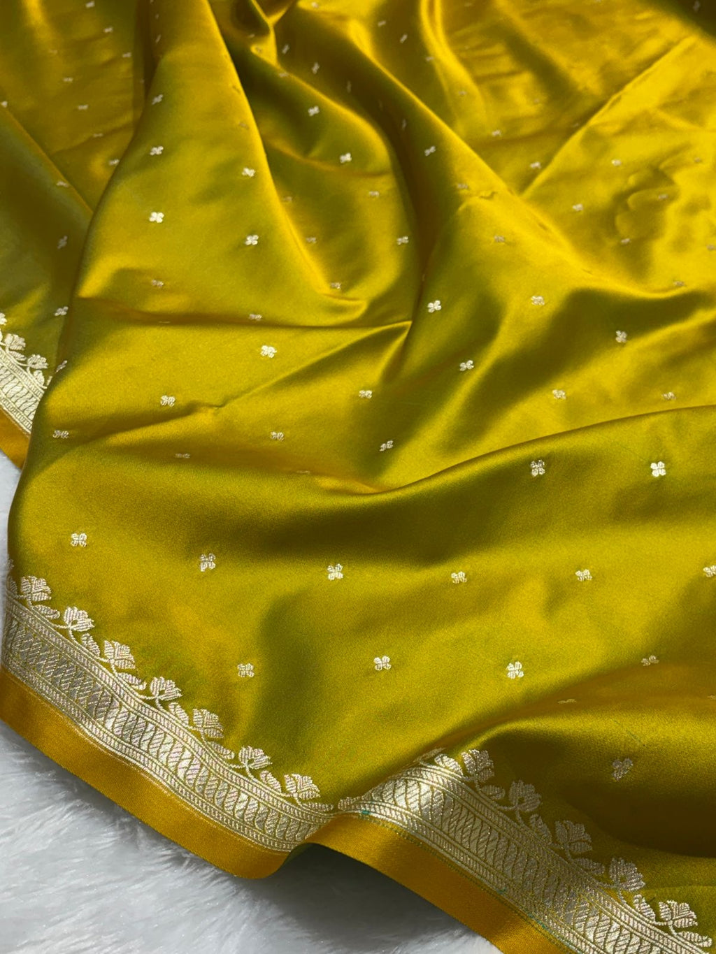Mashru Silk Banarasi Saree in Buti Pattern