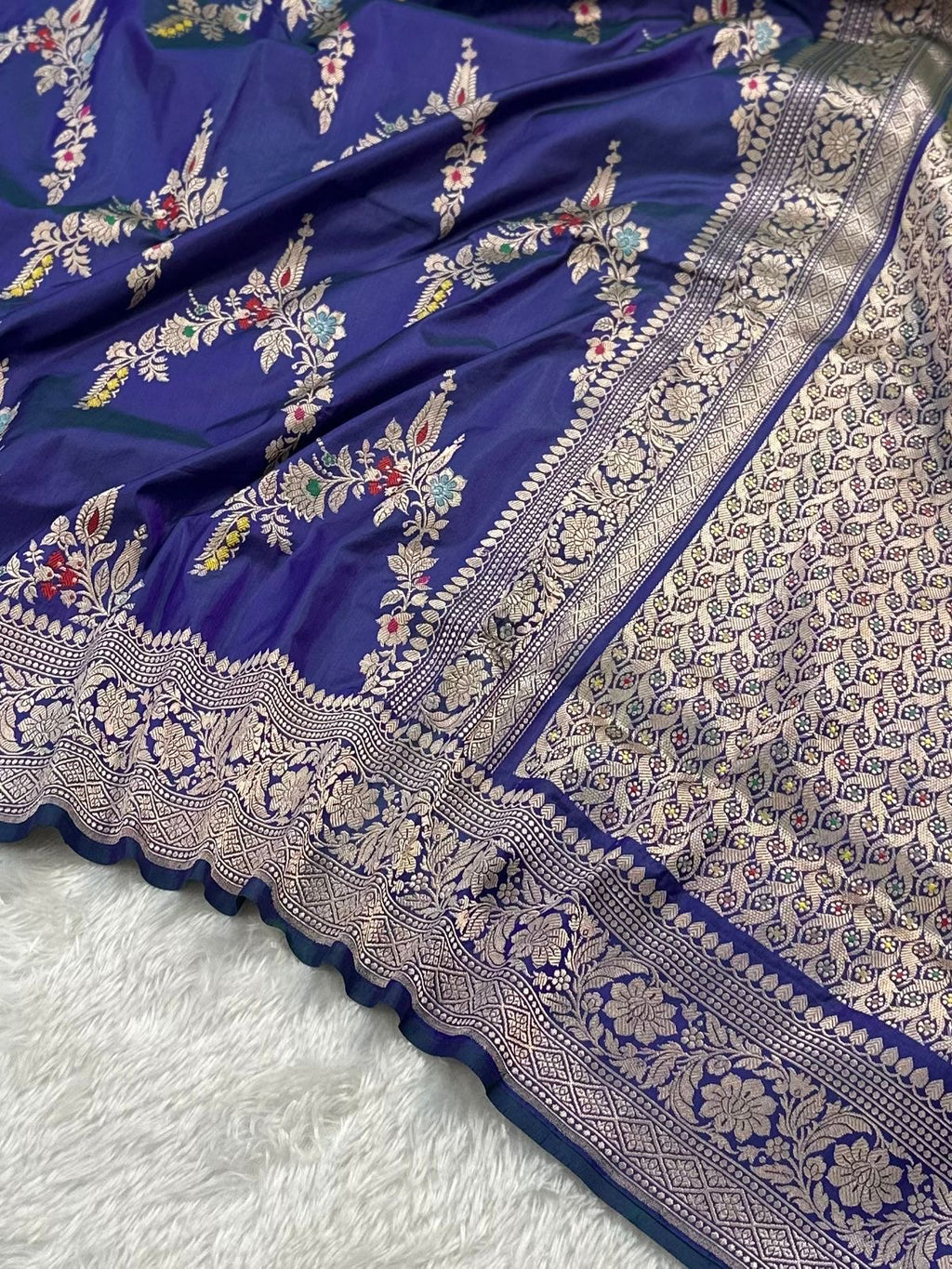 Dual Shade Pure Katan Silk Kadua Weave Banarasi Saree with Menakari Jaal Pattern