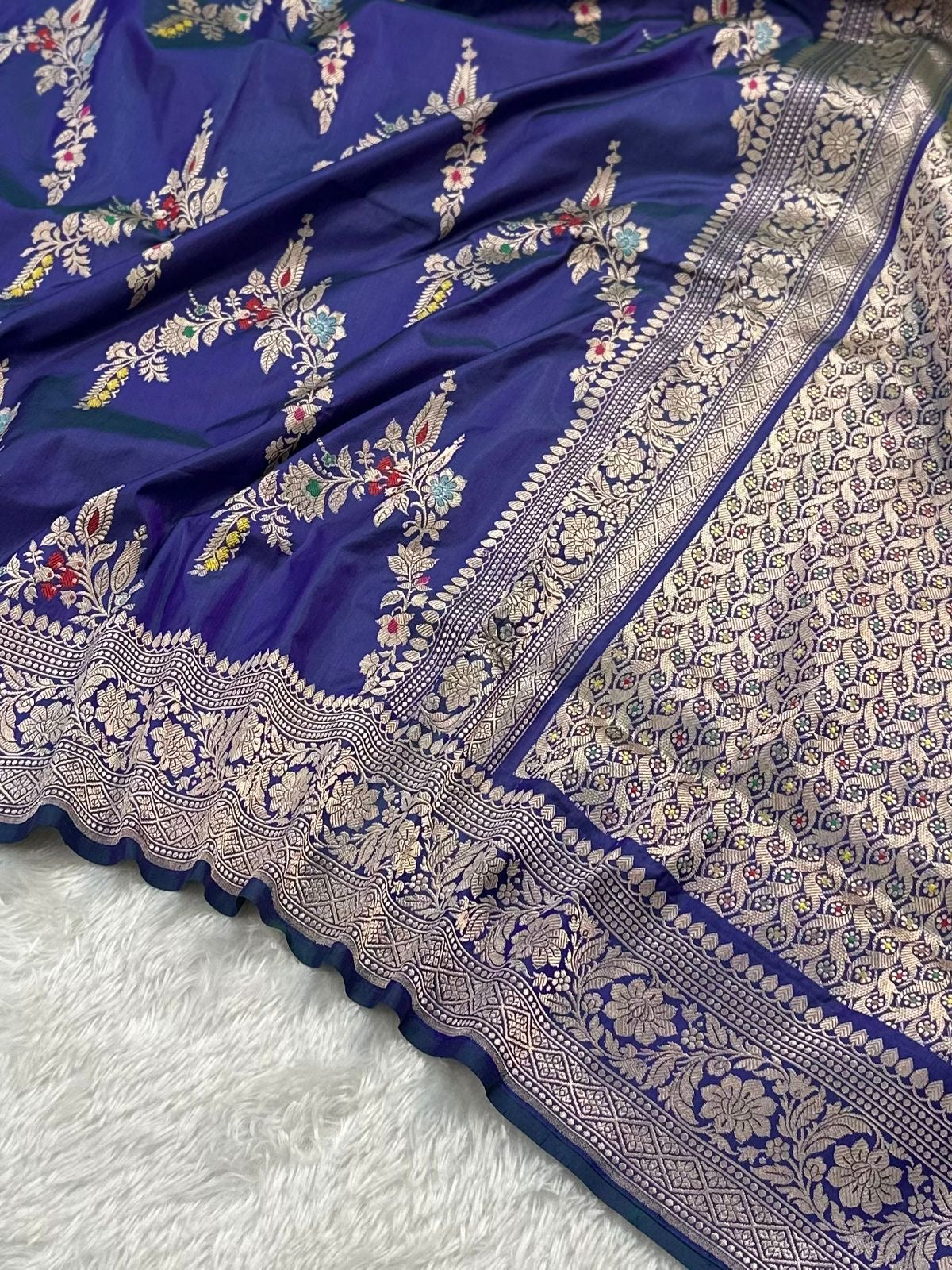 Dual Shade Pure Katan Silk Kadua Weave Banarasi Saree with Menakari Jaal Pattern