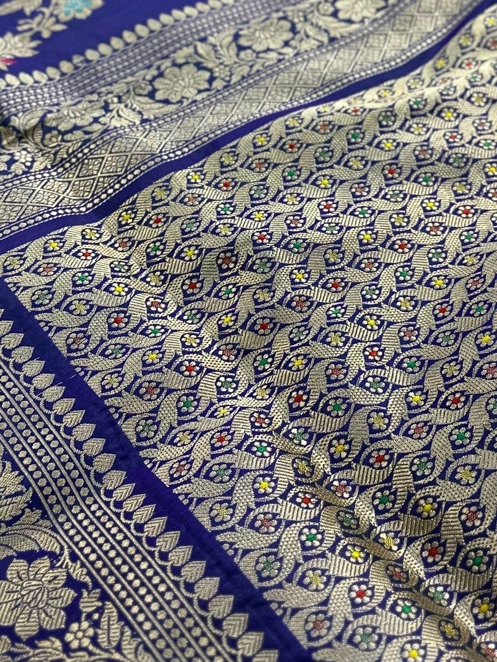 Dual Shade Pure Katan Silk Kadua Weave Banarasi Saree with Menakari Jaal Pattern