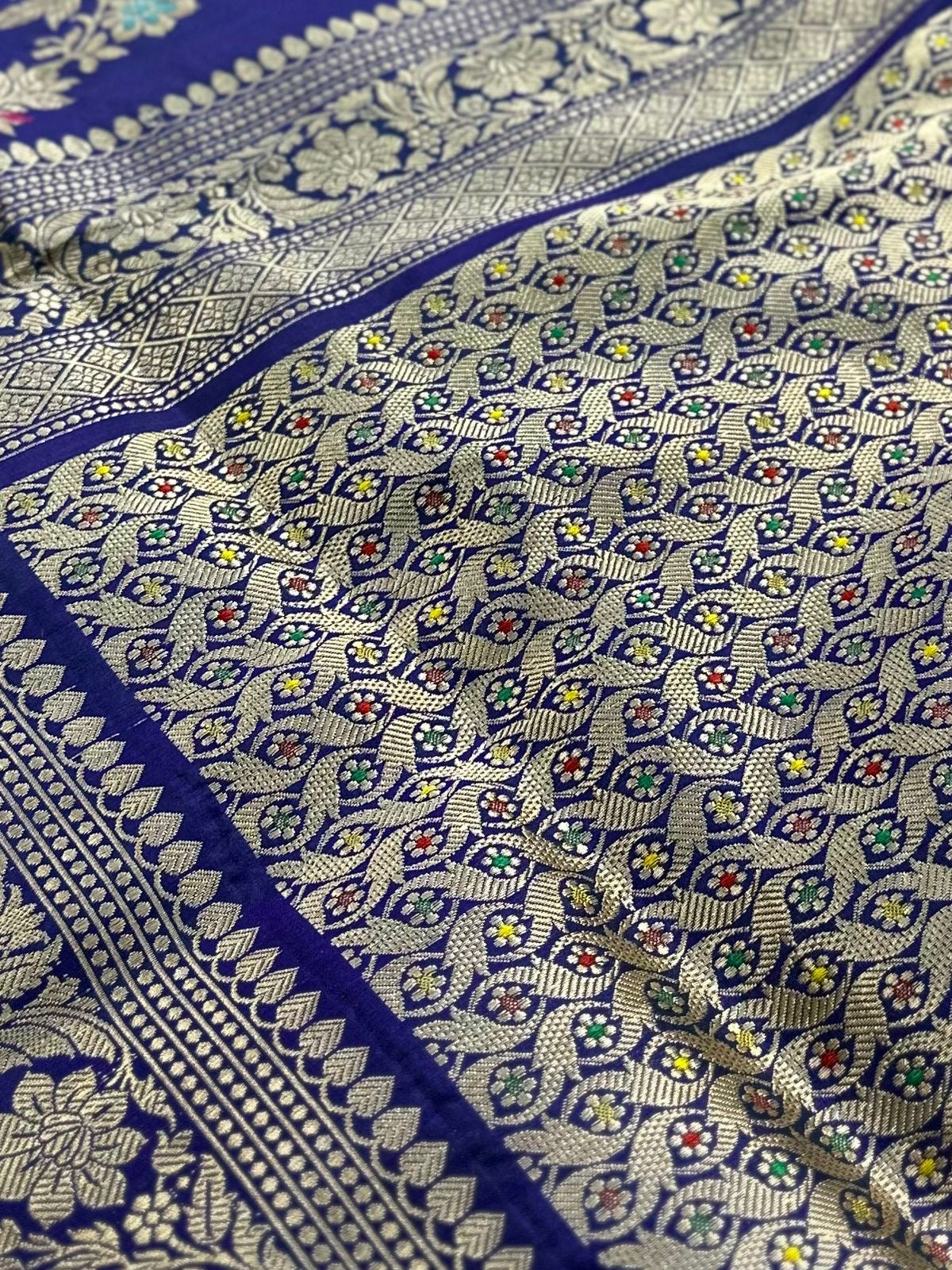 Dual Shade Pure Katan Silk Kadua Weave Banarasi Saree with Menakari Jaal Pattern