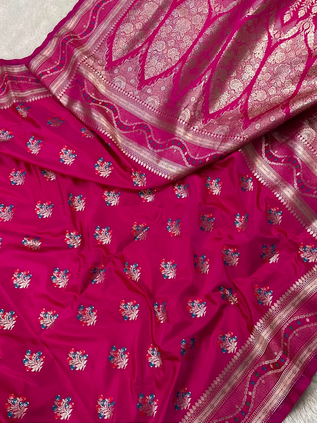 Meenedar Mashru Silk Buta Banarasi Saree