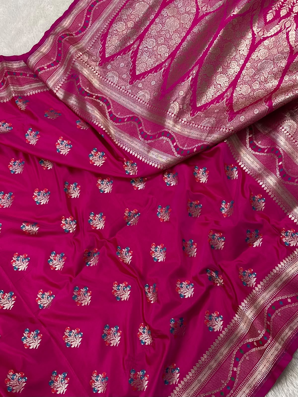 Meenedar Mashru Silk Buta Banarasi Saree