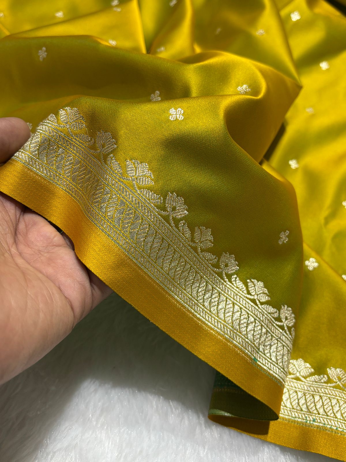 Mashru Silk Banarasi Saree in Buti Pattern