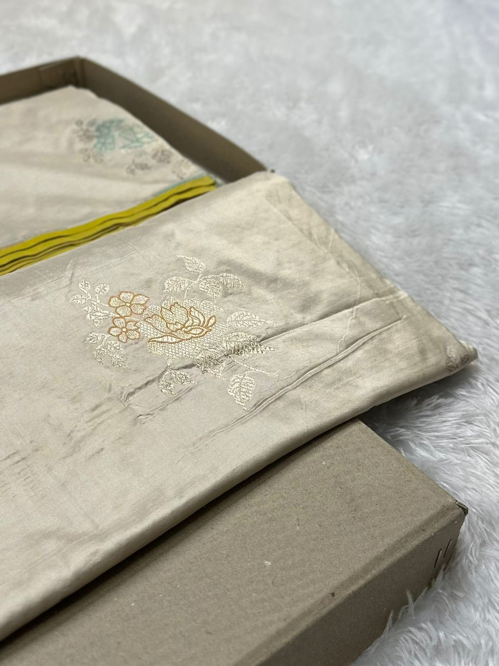 Ivory Handwoven Pure katan kadua Meena Buta Banarasi Silk Saree