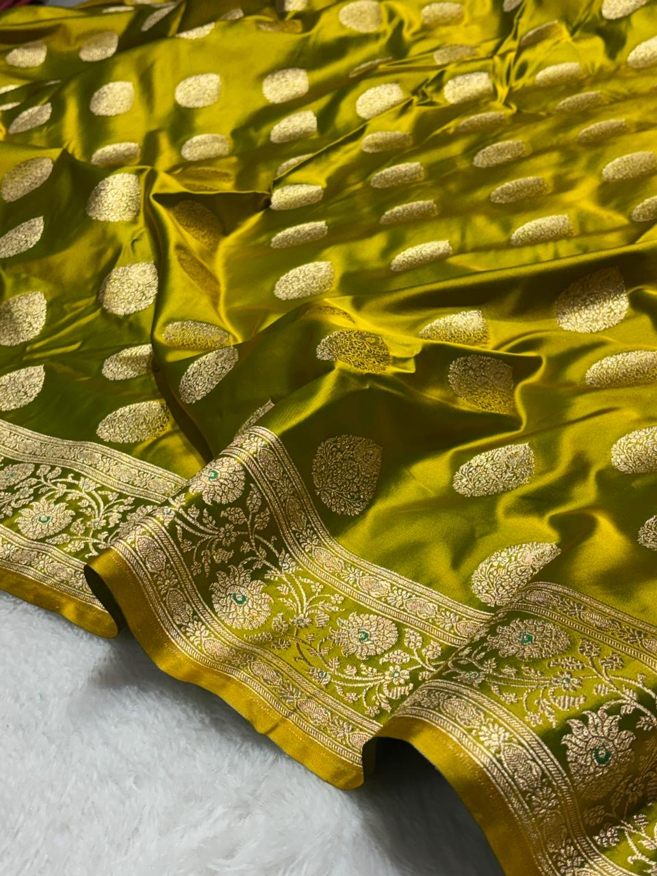 Mehendi Green Mashru Silk Premium Banarasi Saree