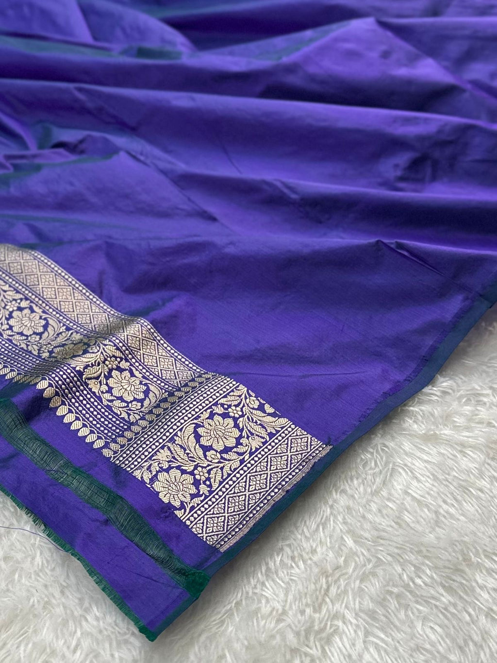 Dual Shade Pure Katan Silk Kadua Weave Banarasi Saree with Menakari Jaal Pattern
