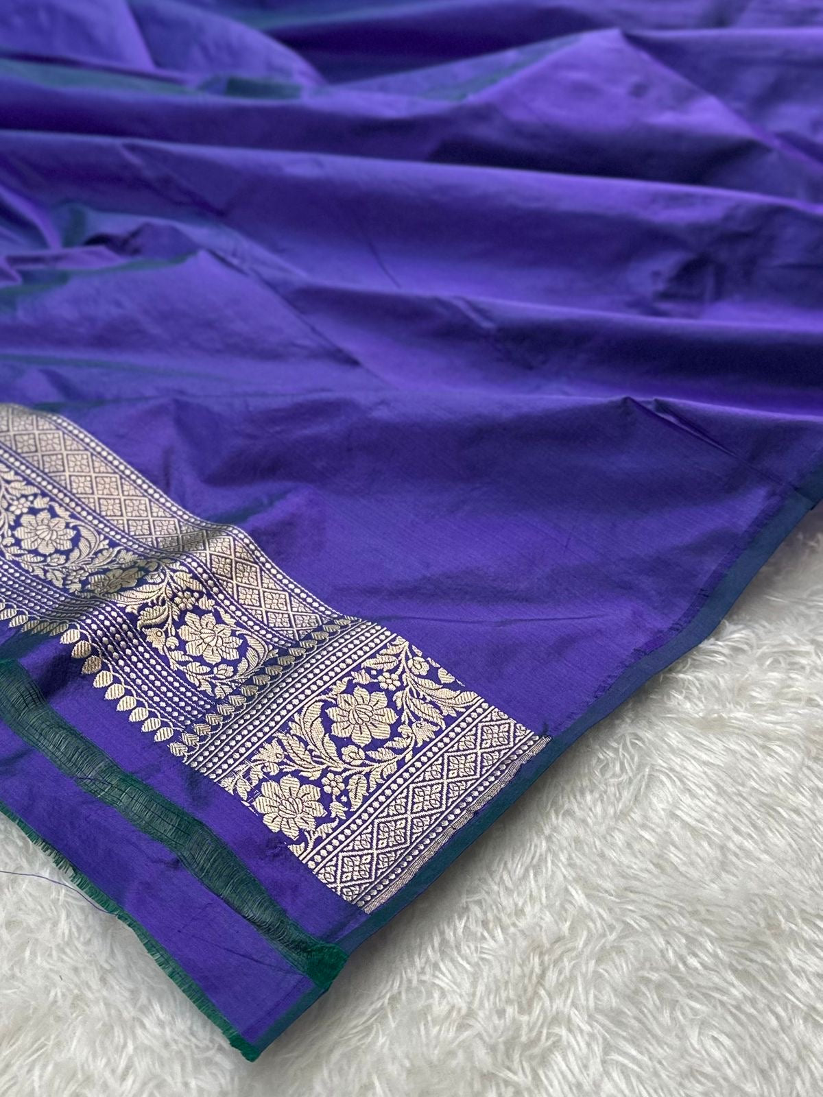 Dual Shade Pure Katan Silk Kadua Weave Banarasi Saree with Menakari Jaal Pattern