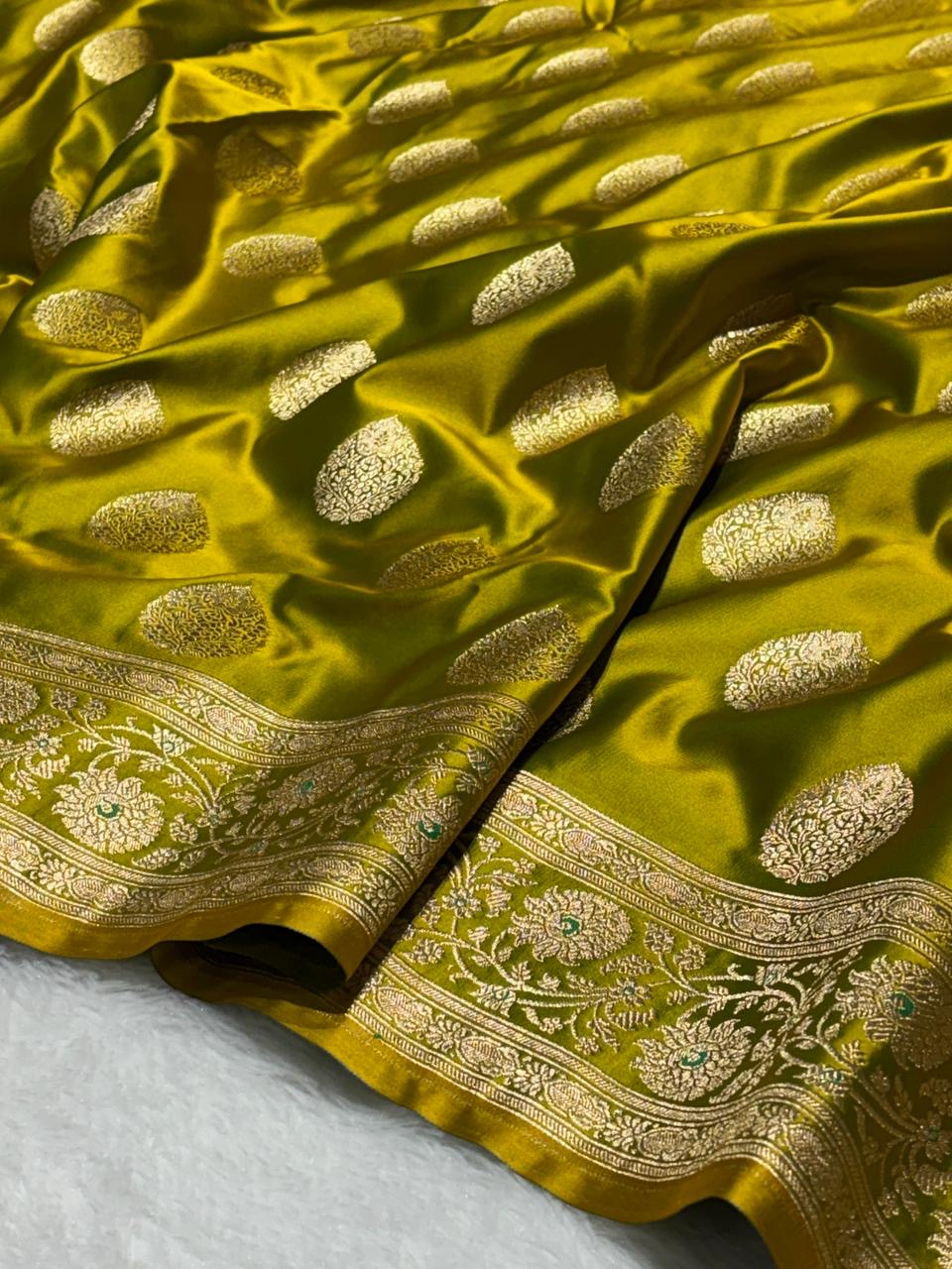 Mehendi Green Mashru Silk Premium Banarasi Saree