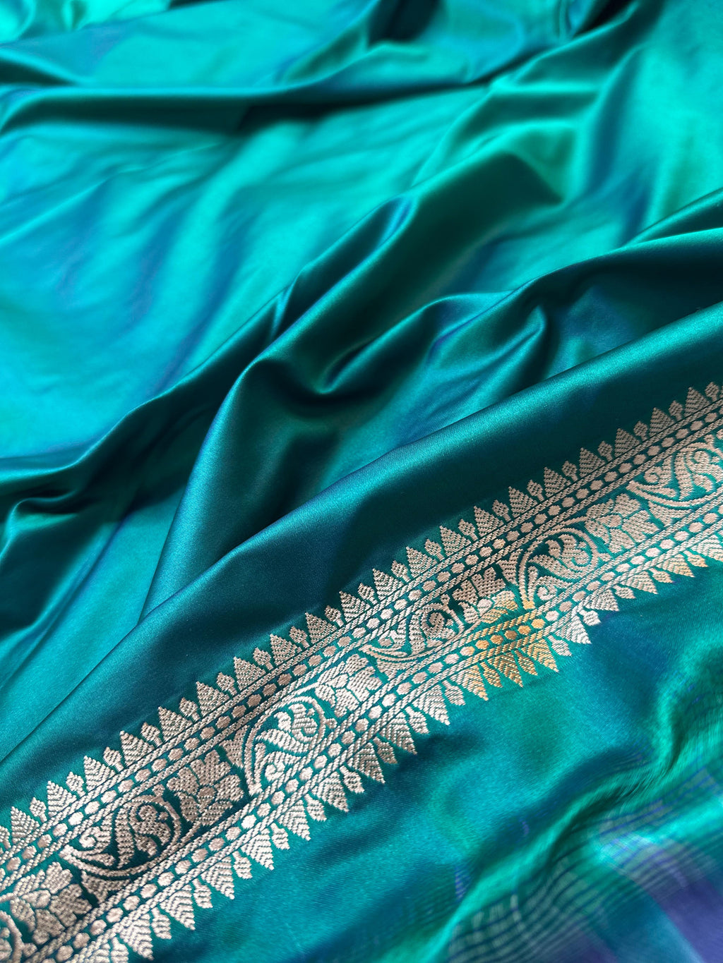 Mashru Silk Banarasi Saree Woven with Golden Zari in Buti Pattern