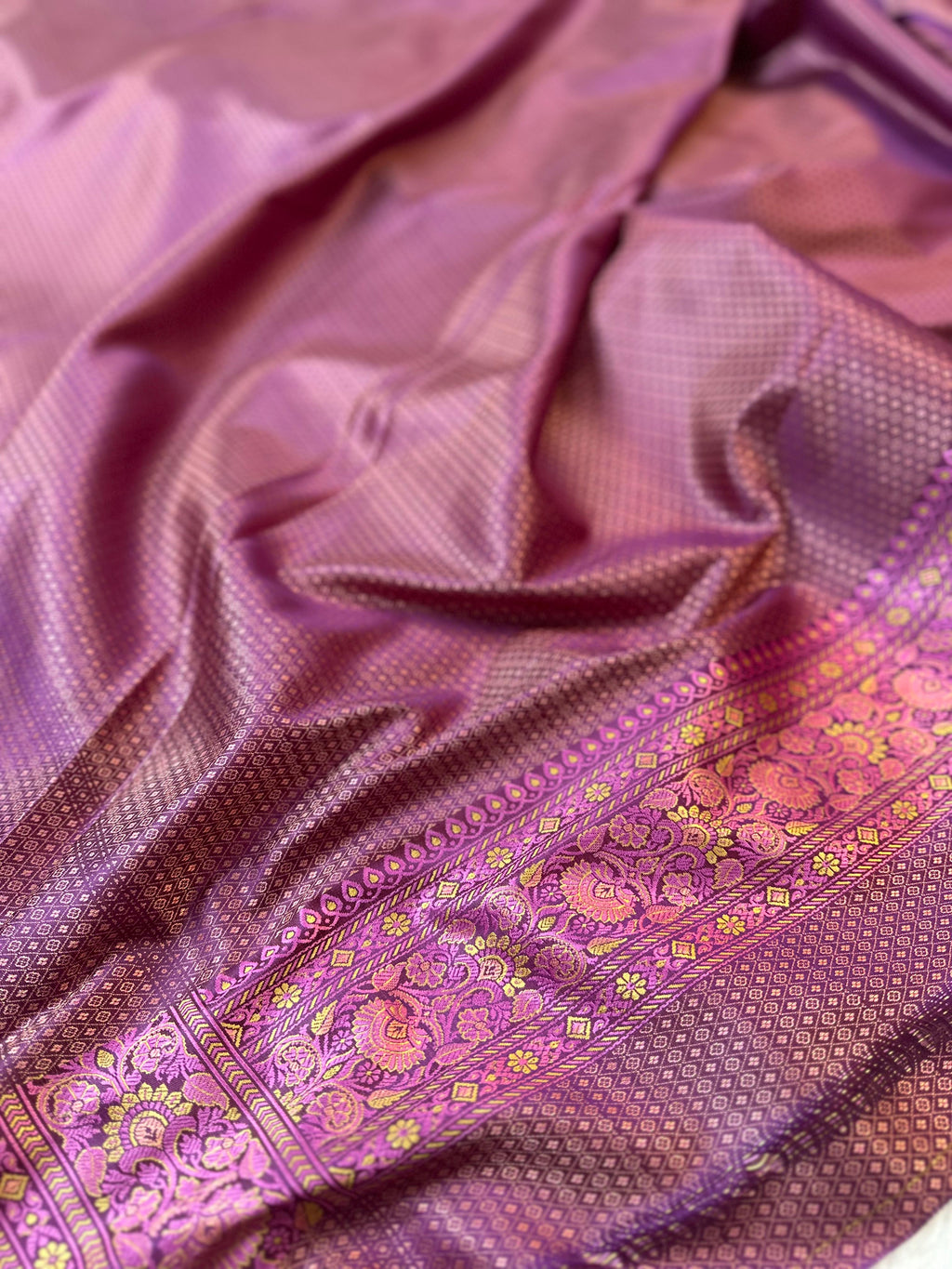 Contrast Mashru Silk Tanchui Banarasi Saree