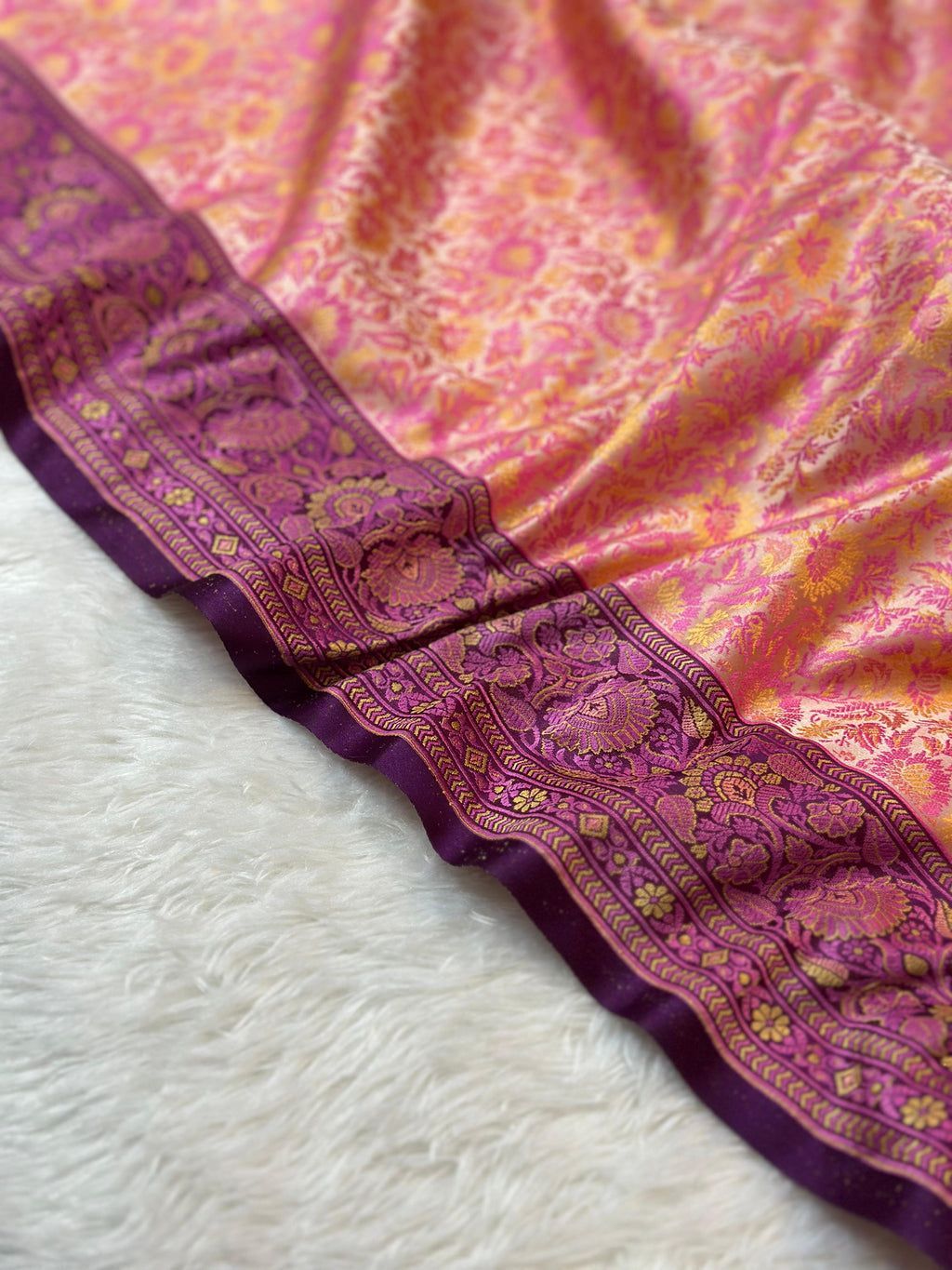Contrast Mashru Silk Tanchui Banarasi Saree