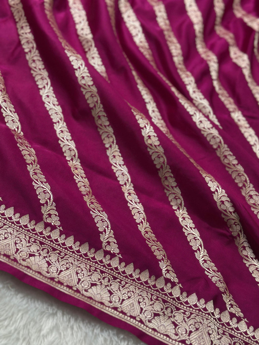 Mashru Silk Banarasi Saree Woven with Golden Zari in Diagonal Jaal Pattern