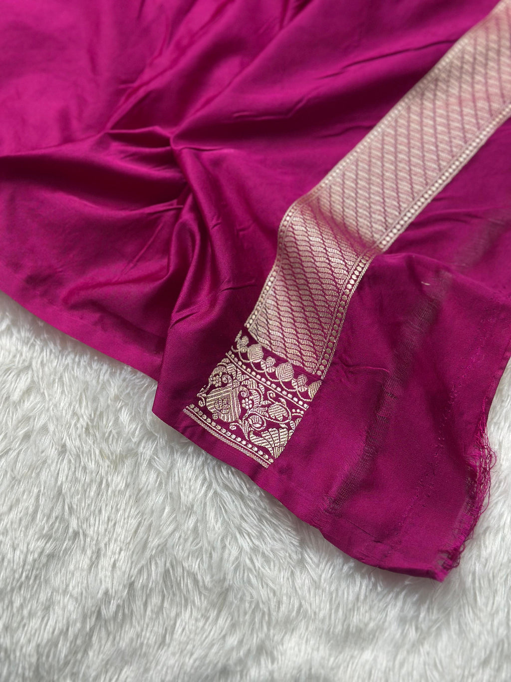 Mashru Silk Banarasi Saree Woven with Golden Zari in Diagonal Jaal Pattern