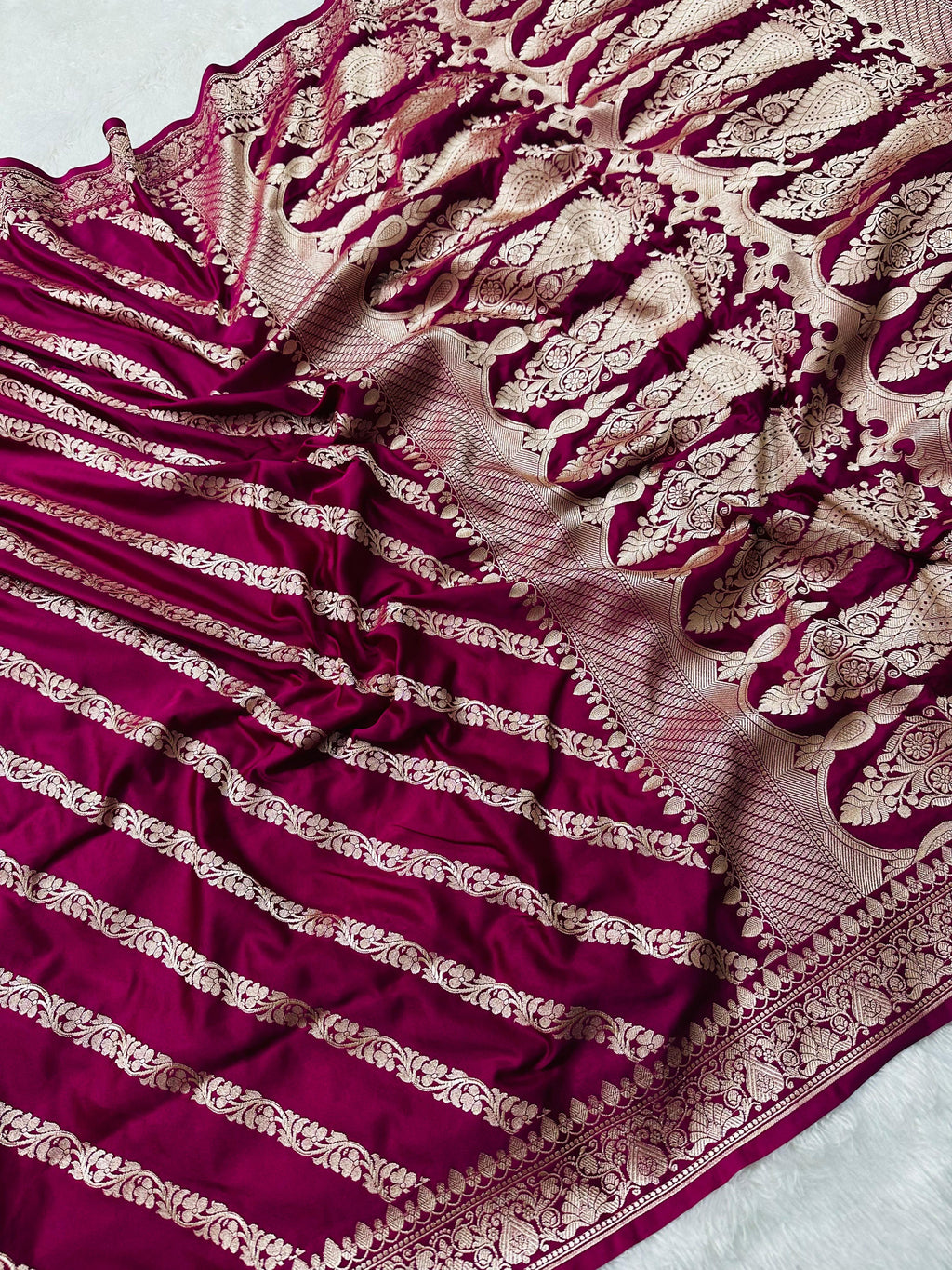 Mashru Silk Banarasi Saree Woven with Golden Zari in Diagonal Jaal Pattern