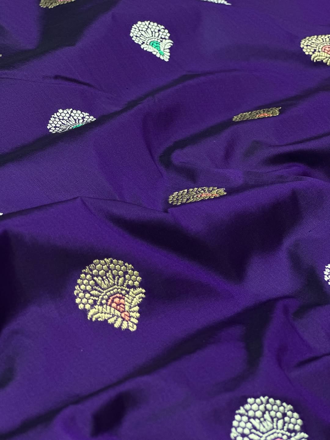 Pure Katan Silk Handwoven Kadua Banarasi Saree Woven with Golden & Silver Zari and Multicolour Minakari Work with Scallop Border