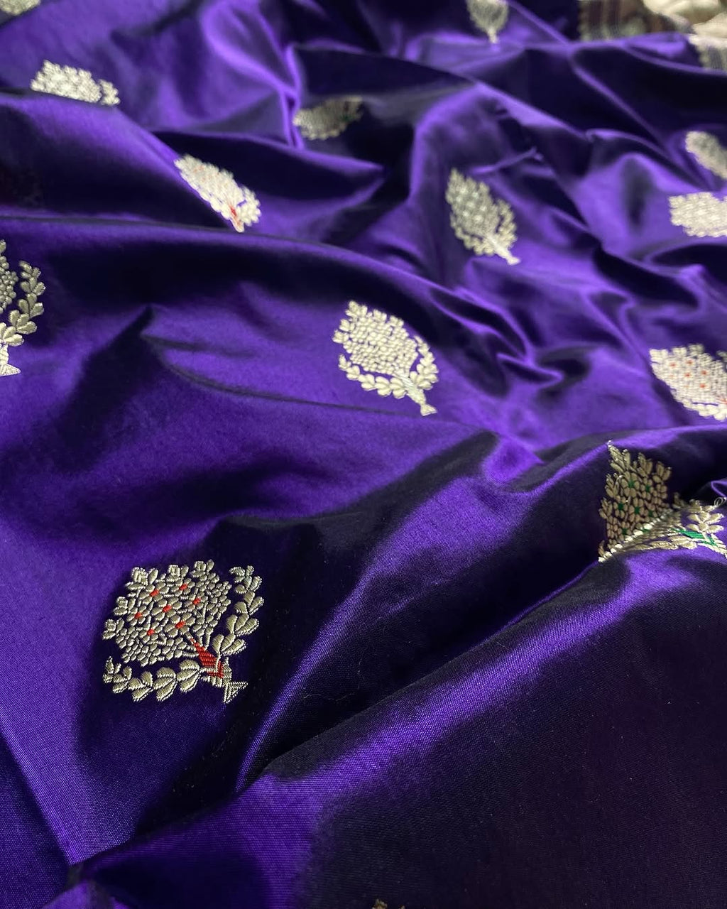 Pure Katan Silk Handwoven Kadua Banarasi Saree Woven with Golden Zari and Multicolour Minakari Work