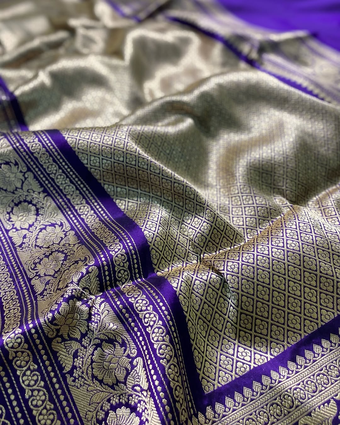 Pure Katan Silk Handwoven Kadua Banarasi Saree Woven with Golden Zari and Multicolour Minakari Work