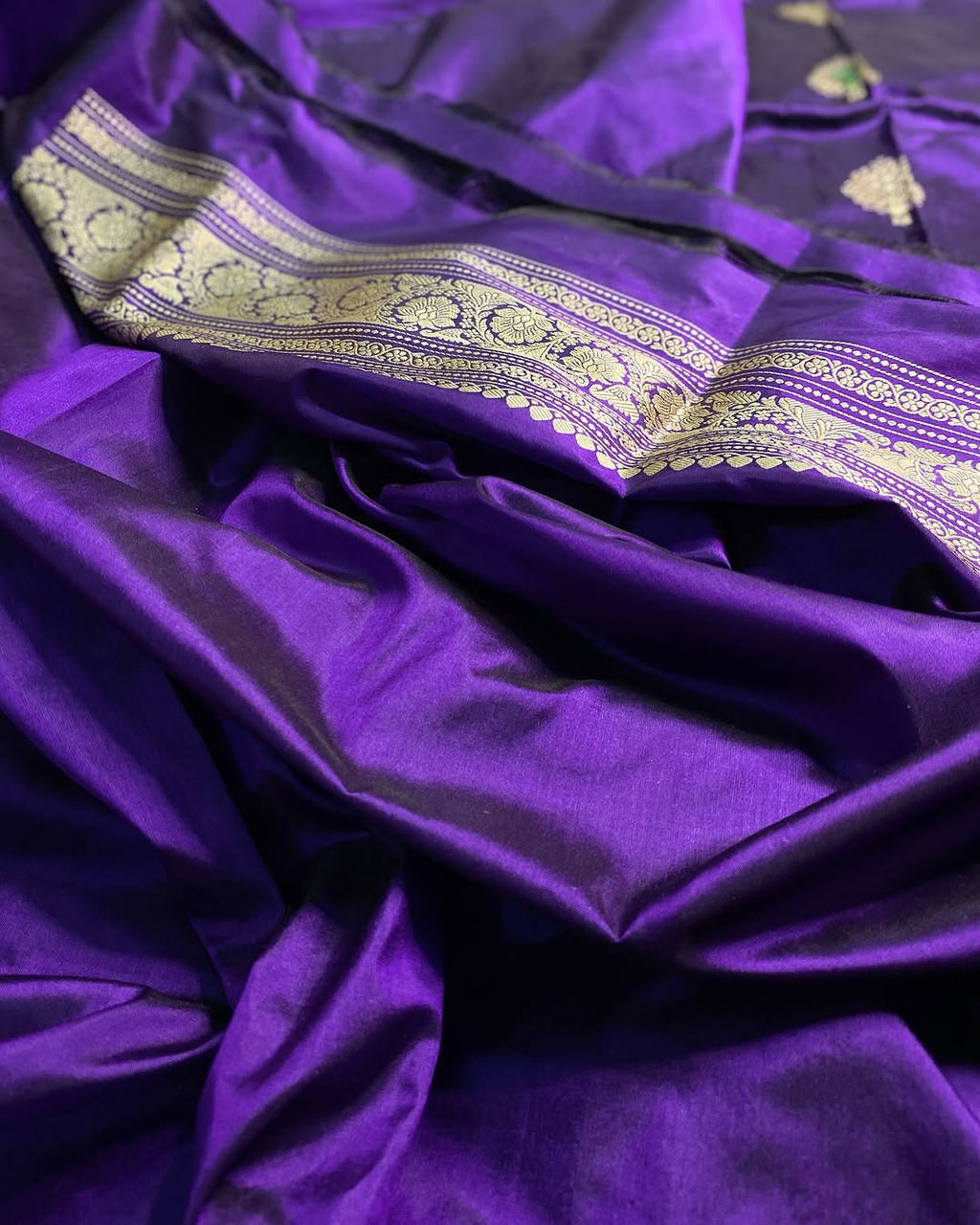Pure Katan Silk Handwoven Kadua Banarasi Saree Woven with Golden Zari and Multicolour Minakari Work