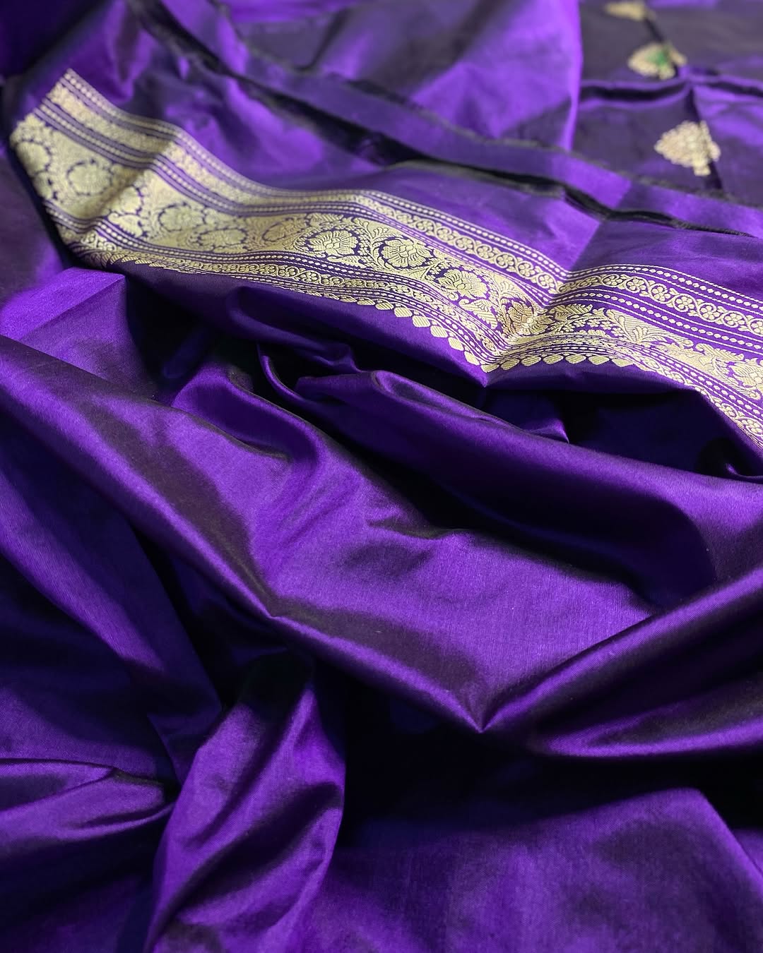 Pure Katan Silk Handwoven Kadua Banarasi Saree Woven with Golden Zari and Multicolour Minakari Work