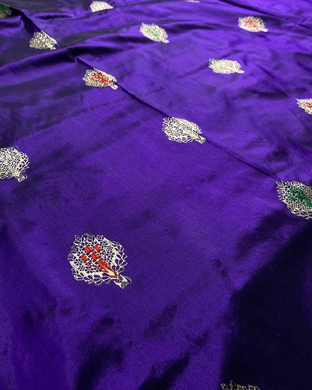 Pure Katan Silk Handwoven Kadua Banarasi Saree Woven with Golden Zari and Multicolour Minakari Work