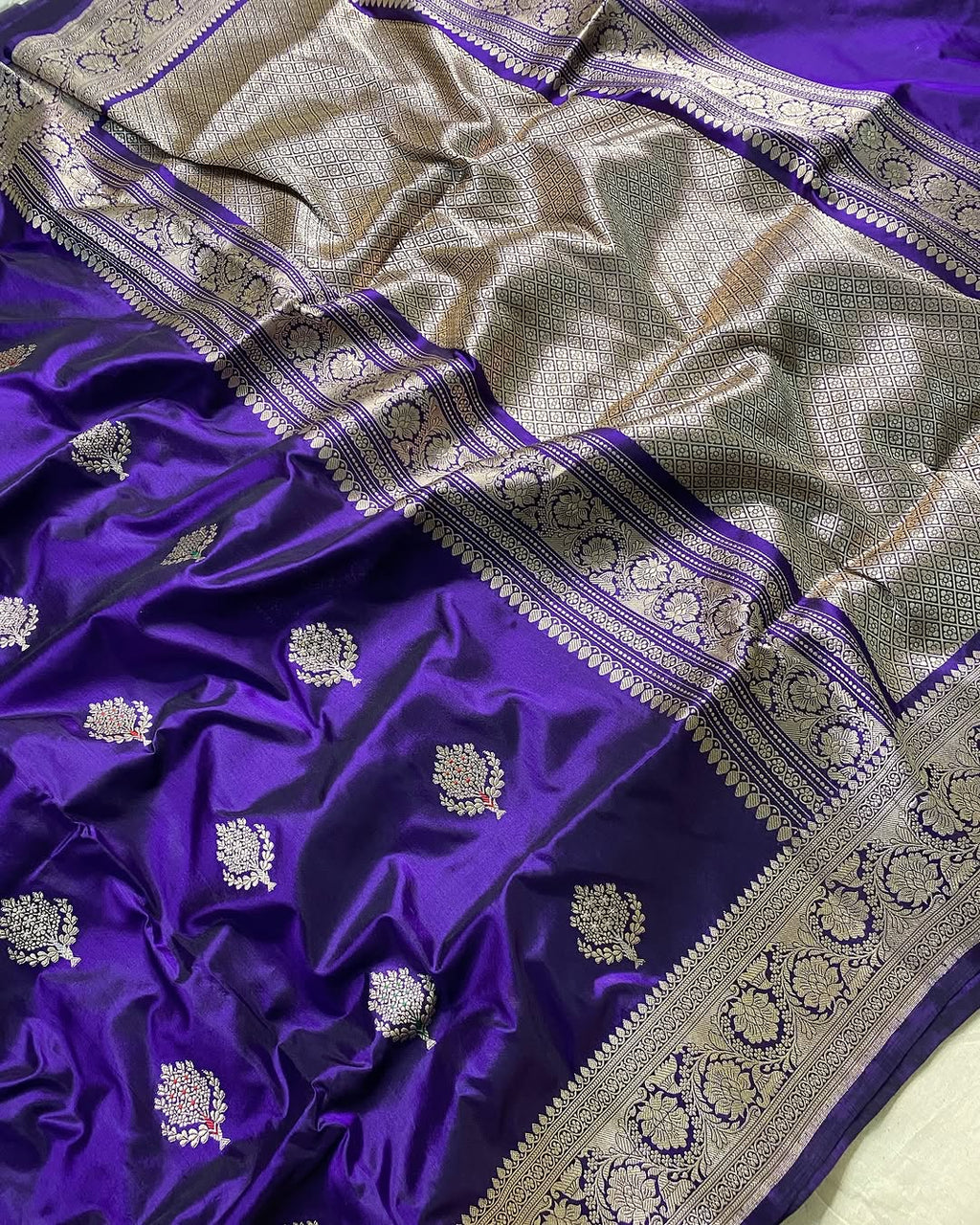 Pure Katan Silk Handwoven Kadua Banarasi Saree Woven with Golden Zari and Multicolour Minakari Work