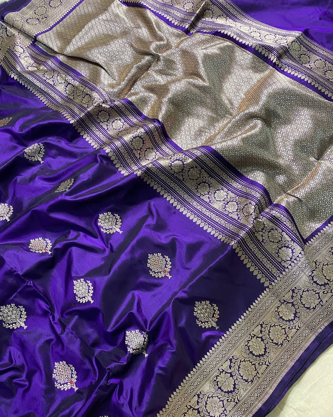 Pure Katan Silk Handwoven Kadua Banarasi Saree Woven with Golden Zari and Multicolour Minakari Work