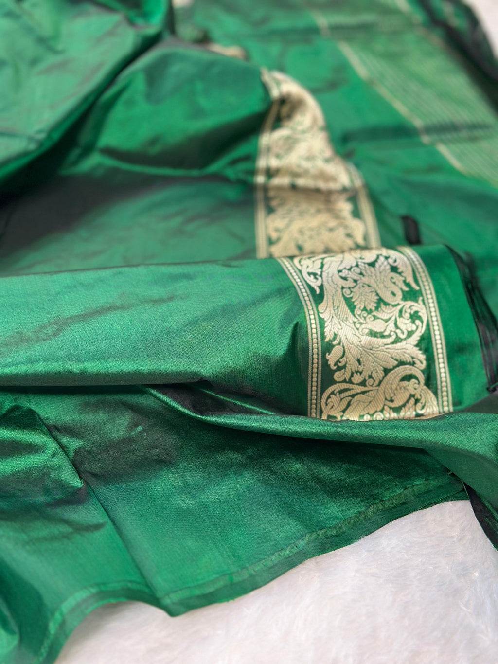 Royal Green Pure Katan Silk Kadua Weave Banarasi Saree with Meenakari Buta