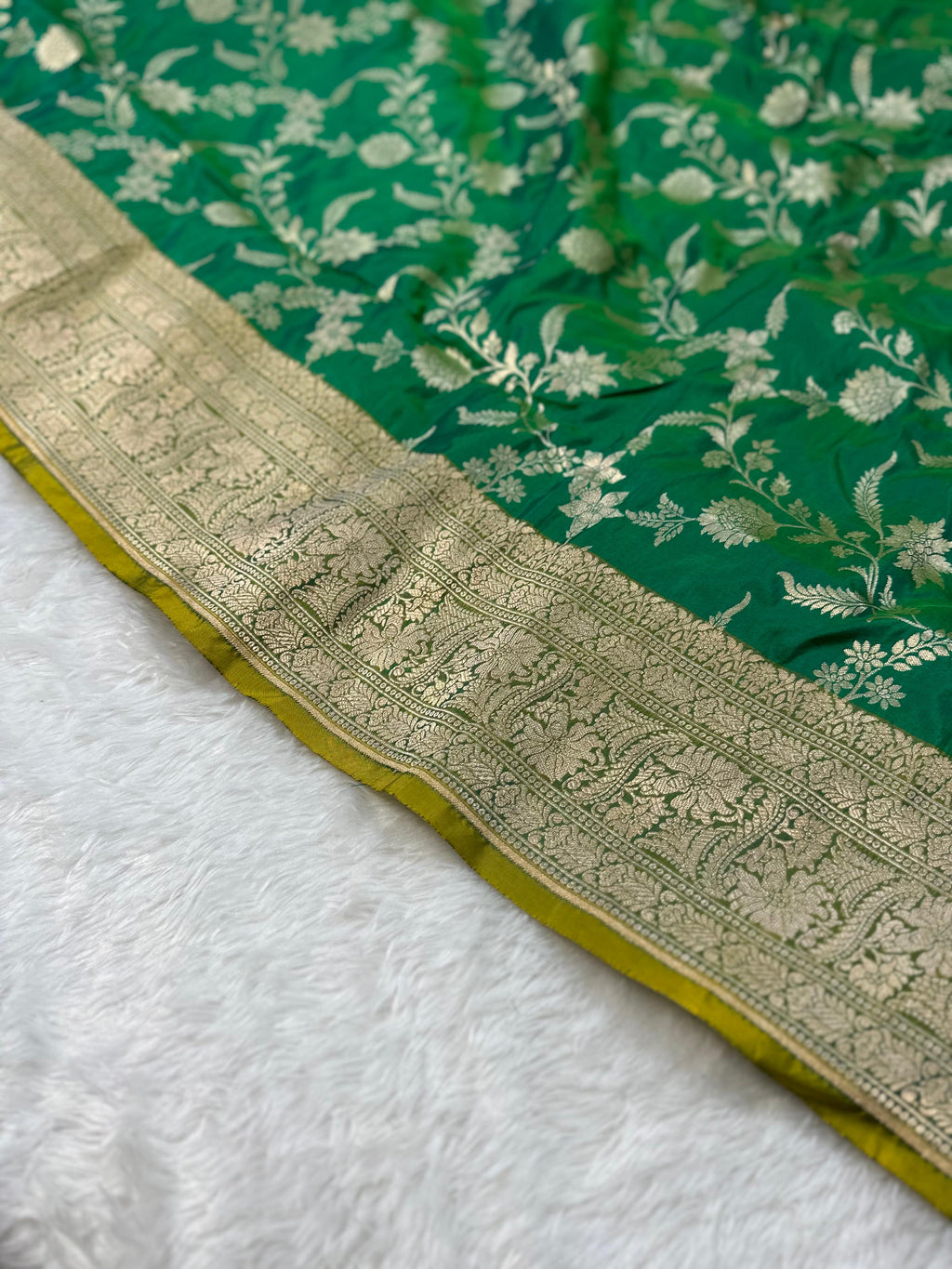 Pure Katan Silk Banarasi Saree Woven with Golden Zari in Contrast Jaal Pattern
