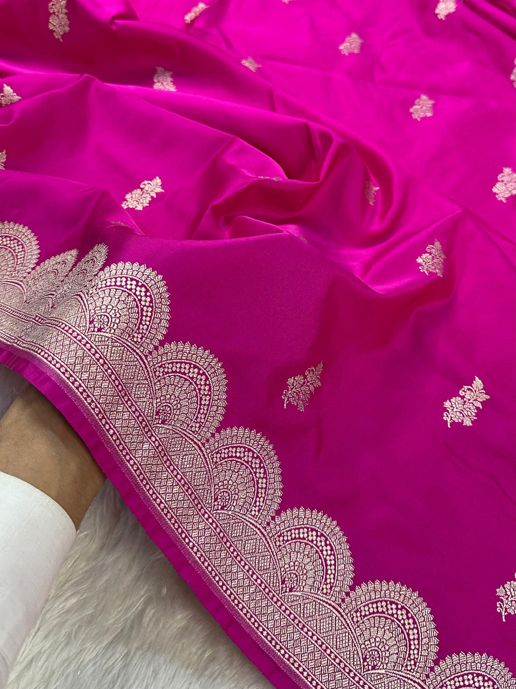 Rani Boota With Scallop Border Mashru Silk Saree