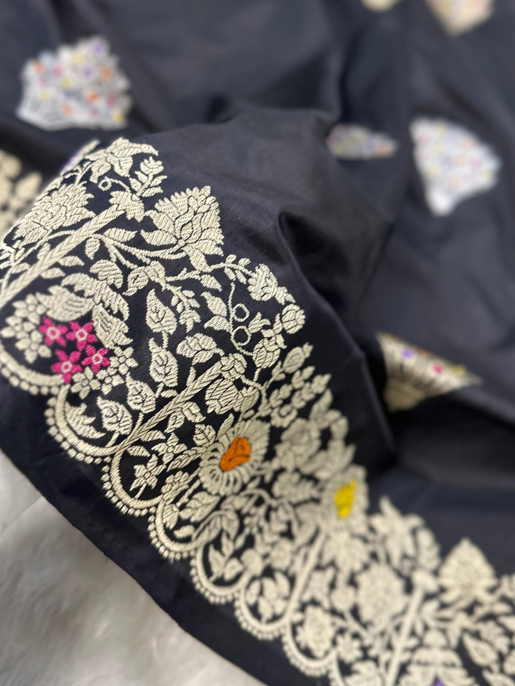 Black Handwoven Pure Banarasi Silk Saree | Pure Katan Silk | Kadwa Weave | Meenedar |