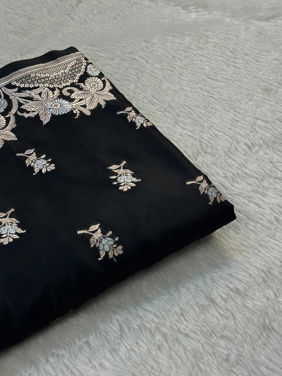 Mashru Silk Banarasi Saree Weaved with Golden Zari in Buta Pattern