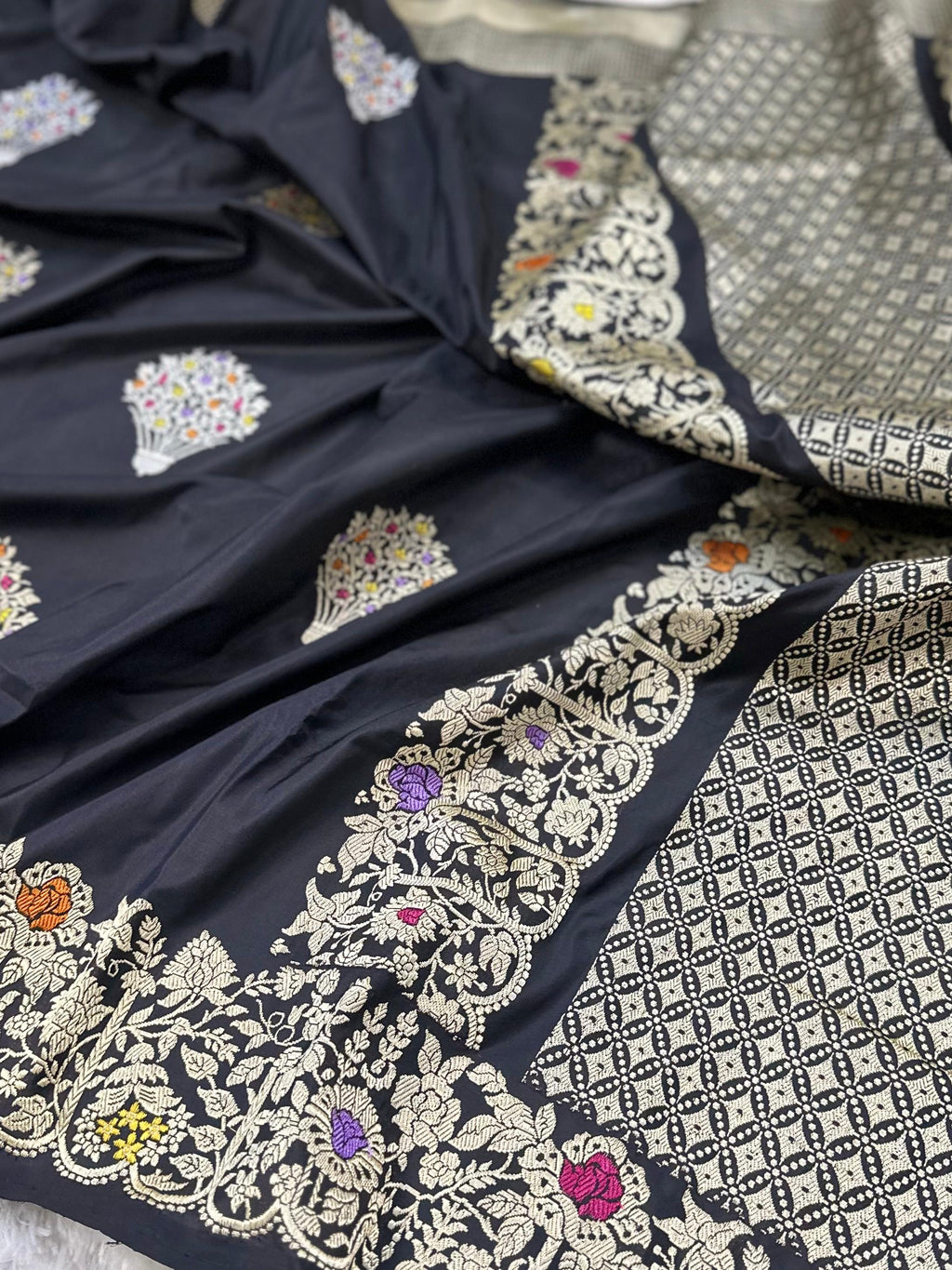 Black Handwoven Pure Banarasi Silk Saree | Pure Katan Silk | Kadwa Weave | Meenedar |