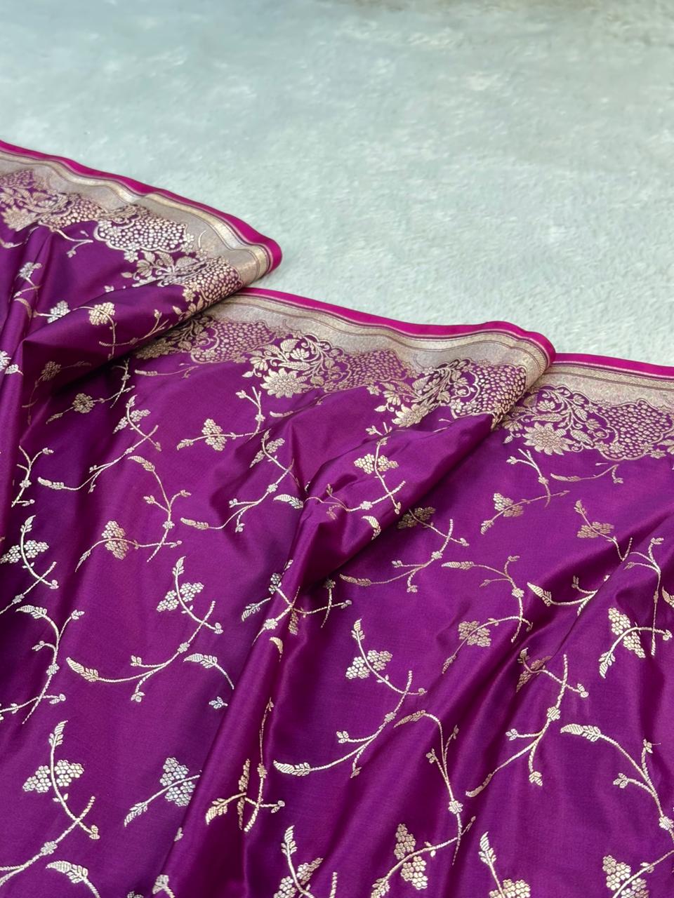 Mashru Silk Banarasi Saree Weaved with Golden Zari in Jaal Pattern