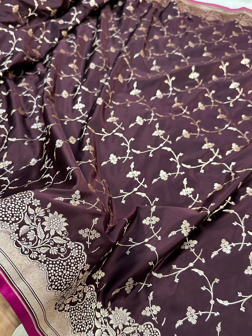 Mashru Silk Banarasi Saree Weaved with Golden Zari in Jaal Pattern