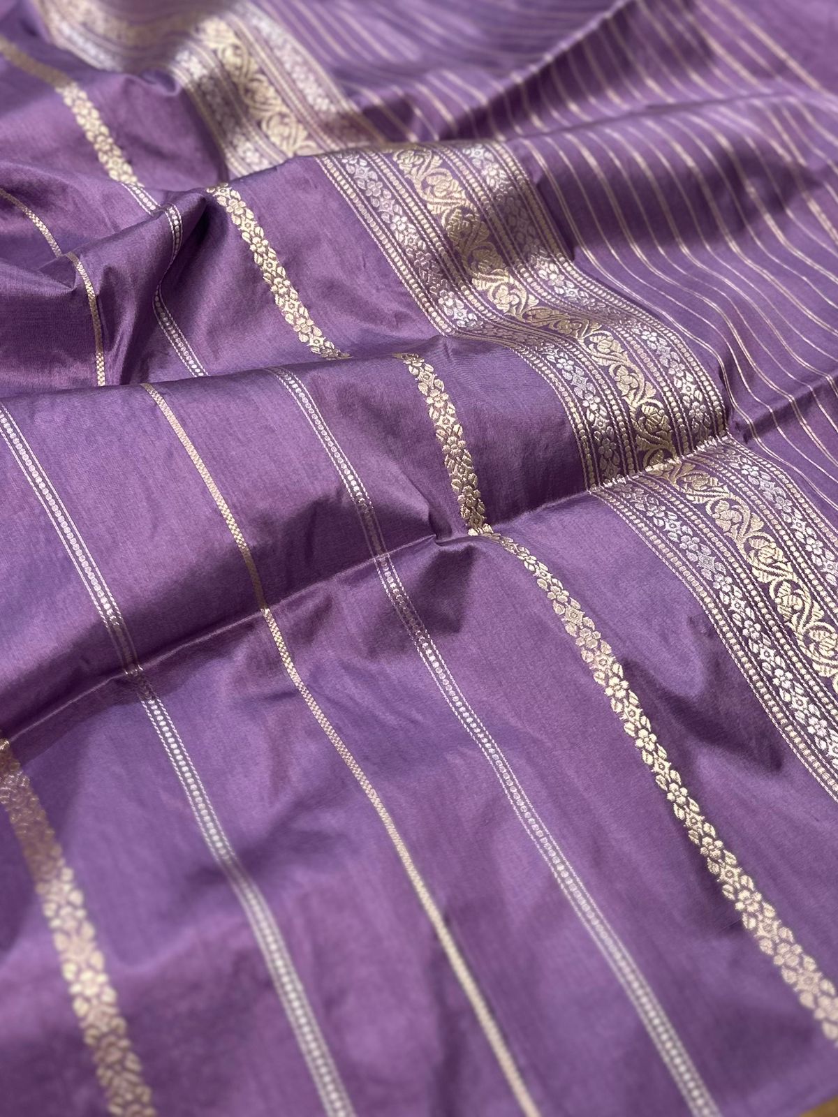 Dusty Lavender Pure Katan Silk Kadua Weave Banarasi Saree with Meenakari Buta