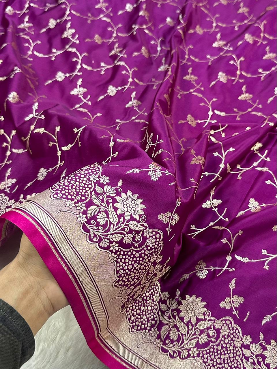 Mashru Silk Banarasi Saree Weaved with Golden Zari in Jaal Pattern
