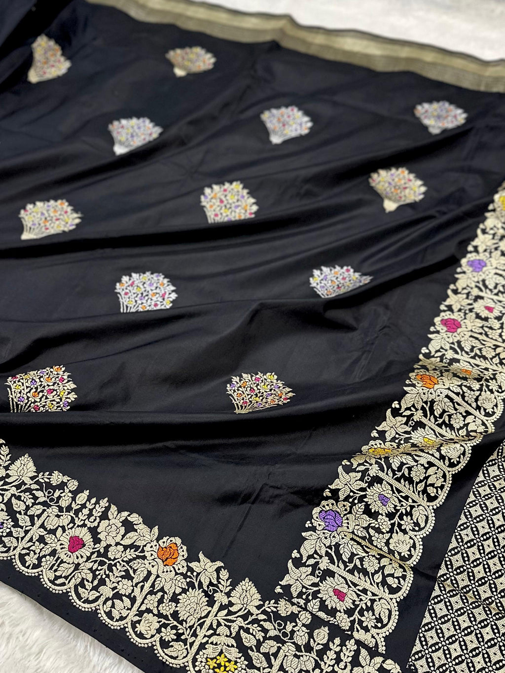 Black Handwoven Pure Banarasi Silk Saree | Pure Katan Silk | Kadwa Weave | Meenedar |